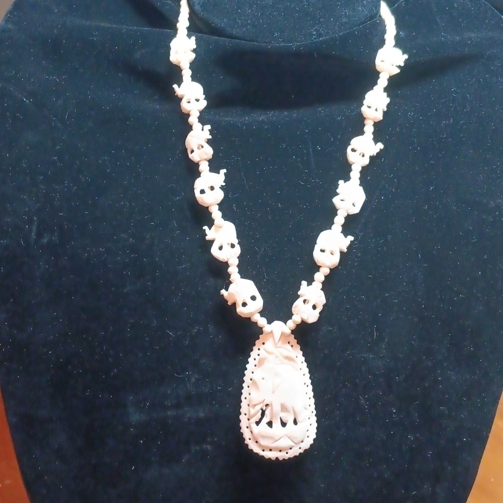 Ivory elephant vintage necklace
